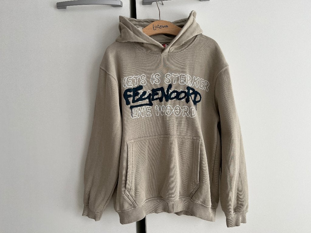 Feyenoord Hoodie Sweater Beige Niets is Sterker Mt 134 - 140, Trui of Vest, Ophalen of Verzenden, Zo goed als nieuw, Feyenoord