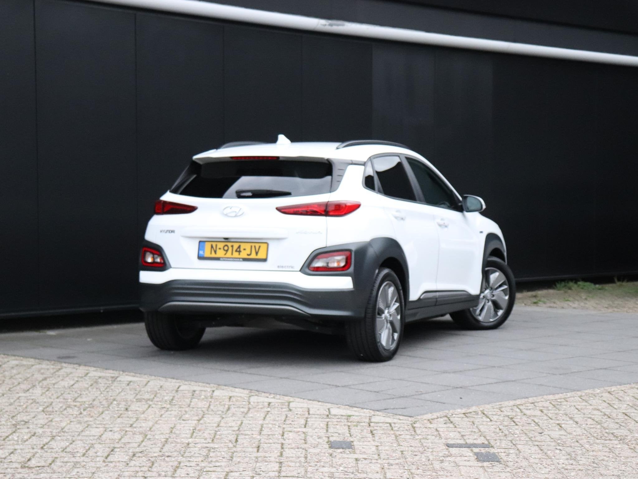 Hyundai Kona EV Fashion 64 kWh | SOH 93,4% | 3 FASE | FACE-L, Stof, Gebruikt, Wit, Origineel Nederlands