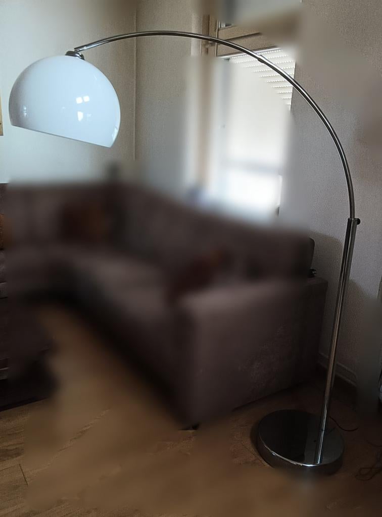 Moderne Booglamp met Witte Kap en Chromen Boog, Ophalen, Gebruikt, Modern, Retro, Tijdloos, Metaal