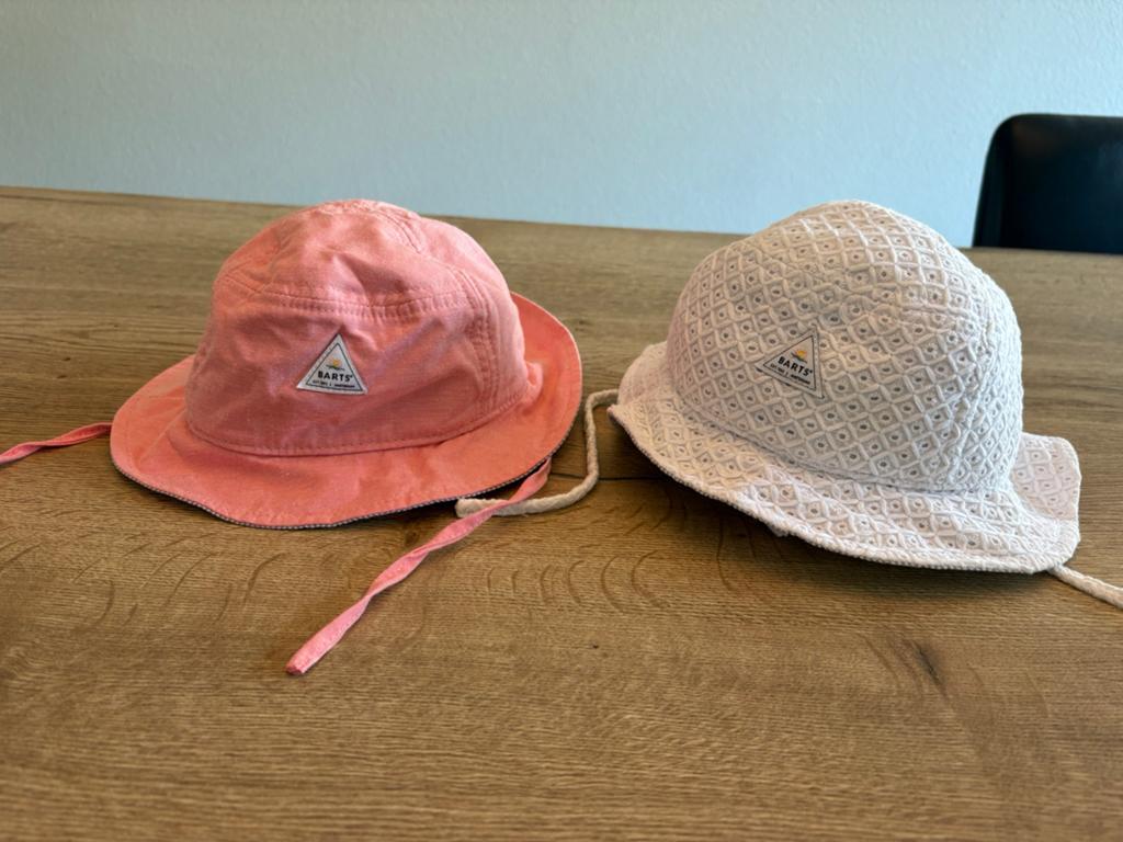 Barts ZGAN 2 keer UV hoedje maat 45, Kinderen en Baby's, Ophalen of Verzenden, Zo goed als nieuw, Jongetje of Meisje