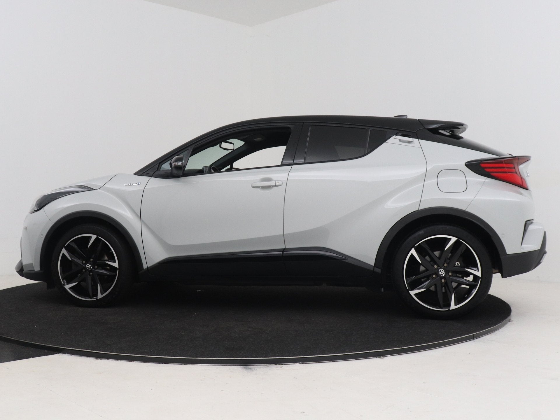 Toyota C-HR 2.0 Hybrid GR-Sport (bj 2021, automaat), Auto's, 12 maanden, Automatische klimaatregeling, 4 cilinders, Leder en Stof