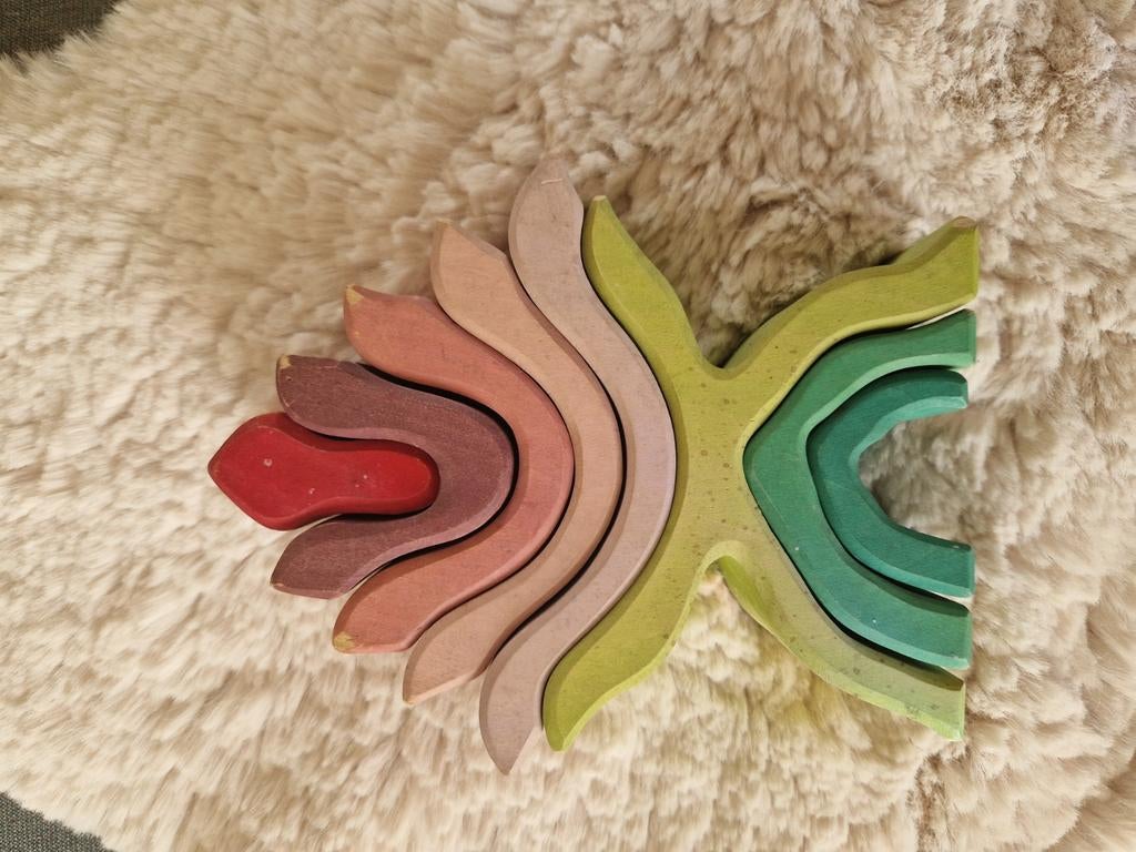 Grimm's Lotus Bloem Houten Stapelblokken Regenboog, Kinderen en Baby's, Speelgoed | Houten speelgoed, Ophalen of Verzenden, Zo goed als nieuw