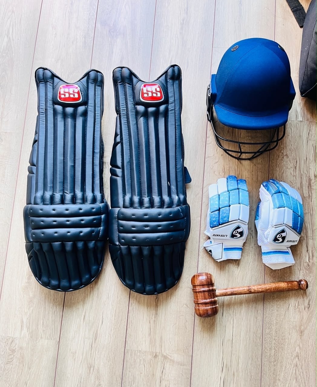 Complete Cricket Set: Helmet, Gloves, Pad, Kitbag and mallet, Ophalen, Gebruikt