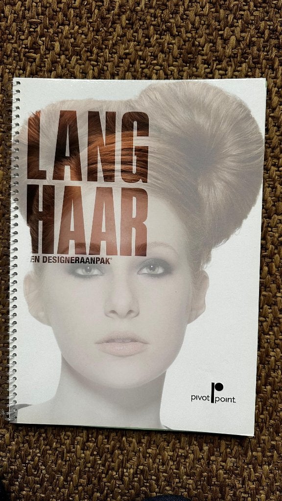 Lang Haar en Designeraanpak - Kappersopleiding Studieboek, Ophalen of Verzenden, Zo goed als nieuw, MBO, Pivot Point