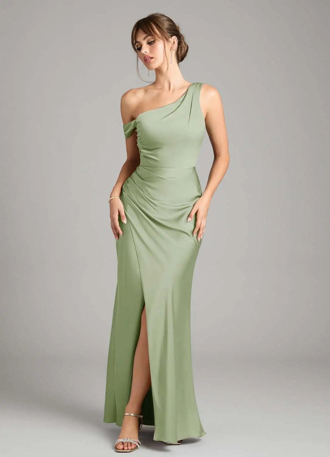 Elegante Saliegroene Avondjurk met Split, Kleding | Dames, Maat 38/40 (M), Ophalen of Verzenden, Onbekend, Zo goed als nieuw