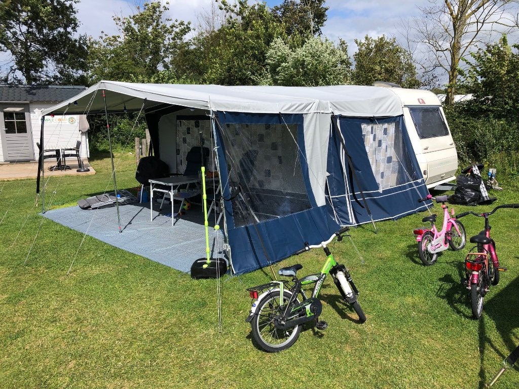 Adria Unica 430PH – instapklare gezinscaravan met voortent, 750 - 1000 kg, Particulier, Adria, Schokbreker