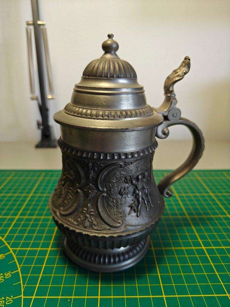 Tinnen bierpul met reliëf taferelen Wanderschaft Romanze, Antiek en Kunst, Antiek | Tin, Ophalen of Verzenden