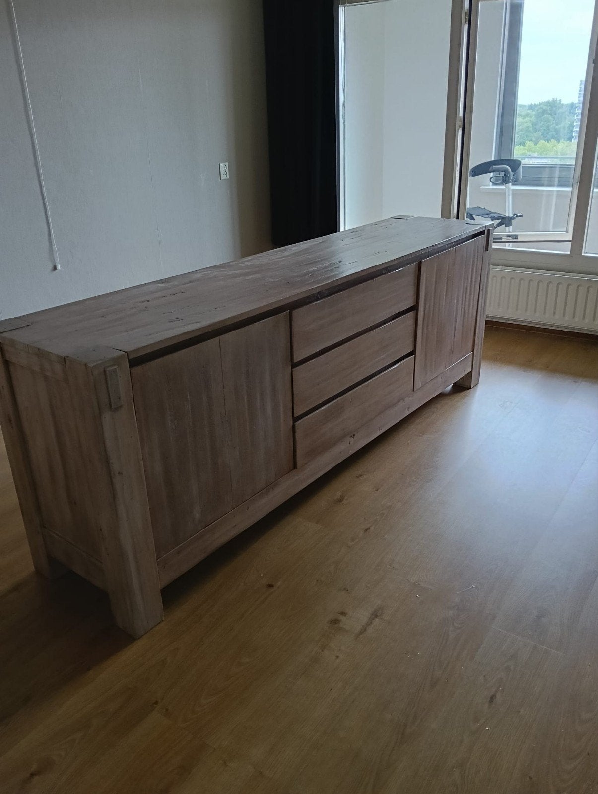 Dressoir gratis!, Huis en Inrichting, Ophalen, Gebruikt, Met deur(en), 200 cm of meer