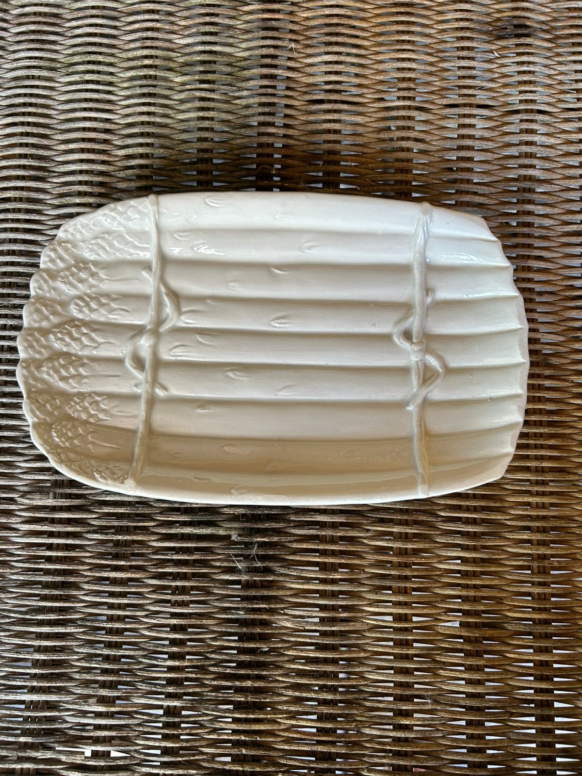 Vintage Italiaanse keramische aspergeschaal Made in Italy, Ophalen of Verzenden, Zo goed als nieuw, Aardewerk, Schaal of Schalen
