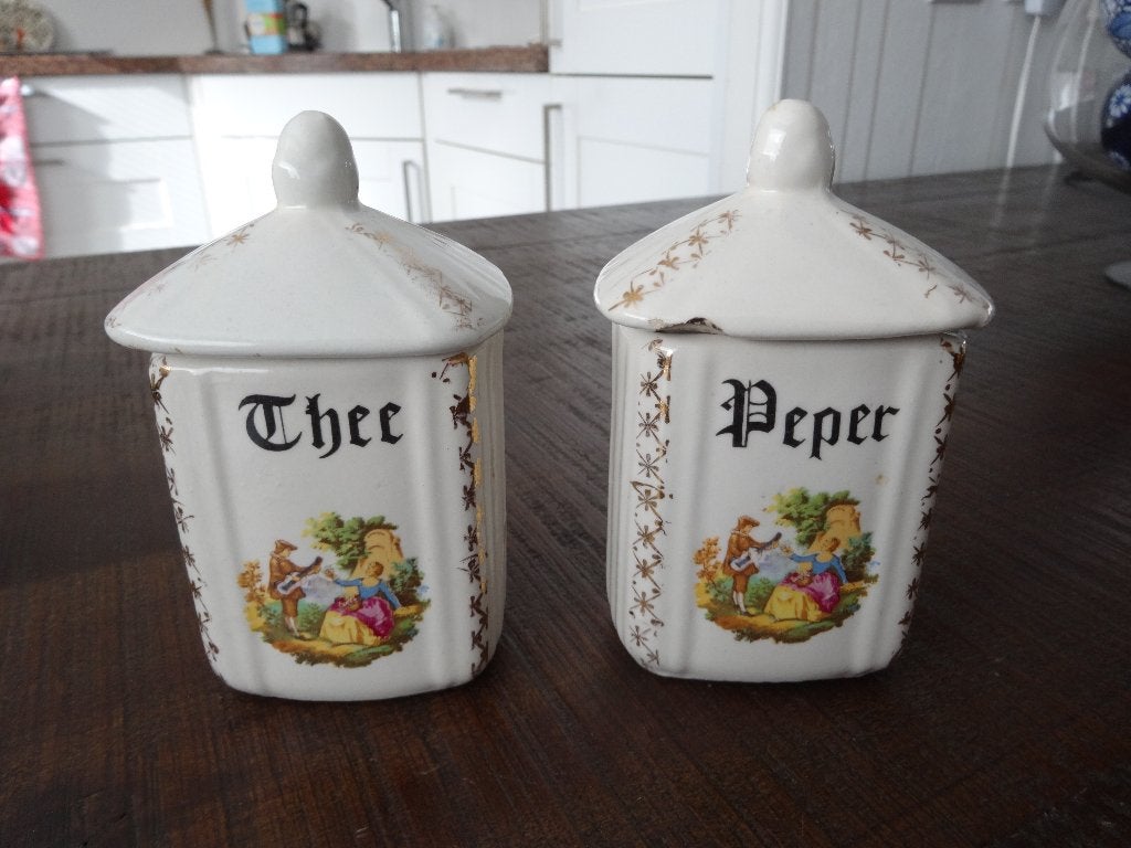 Twee mooie oude Dekselpotjes., Ophalen of Verzenden