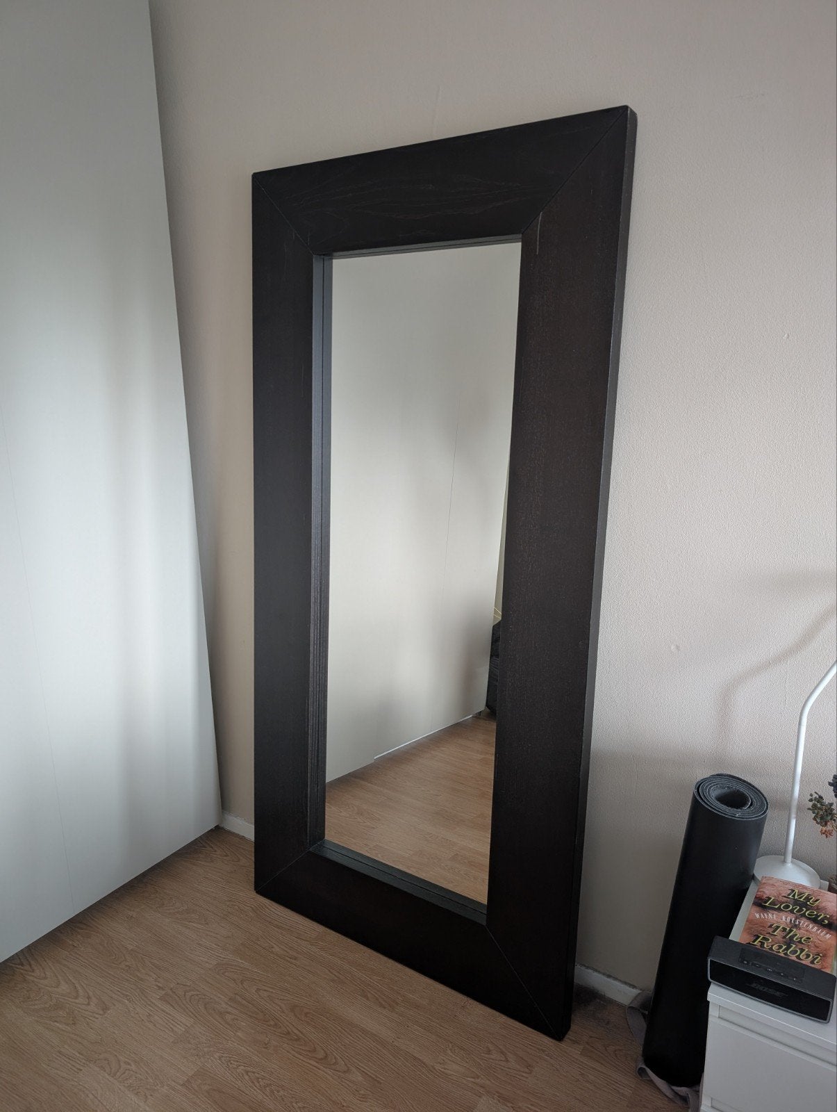Grote IKEA mongstad spiegel met donkerhouten lijst (190 x 94, Huis en Inrichting, Woonaccessoires | Spiegels, Ophalen, Zo goed als nieuw
