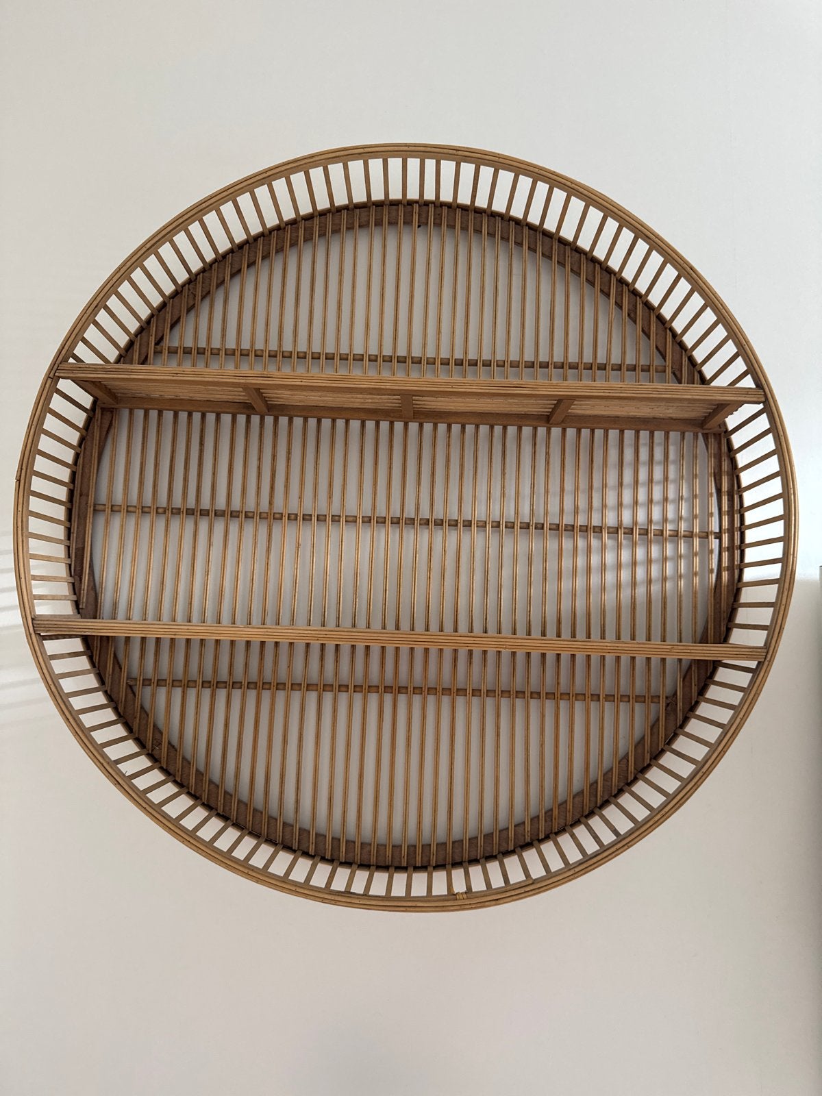 Ronde rotan wandplank met twee schappen, Ophalen, Zo goed als nieuw
