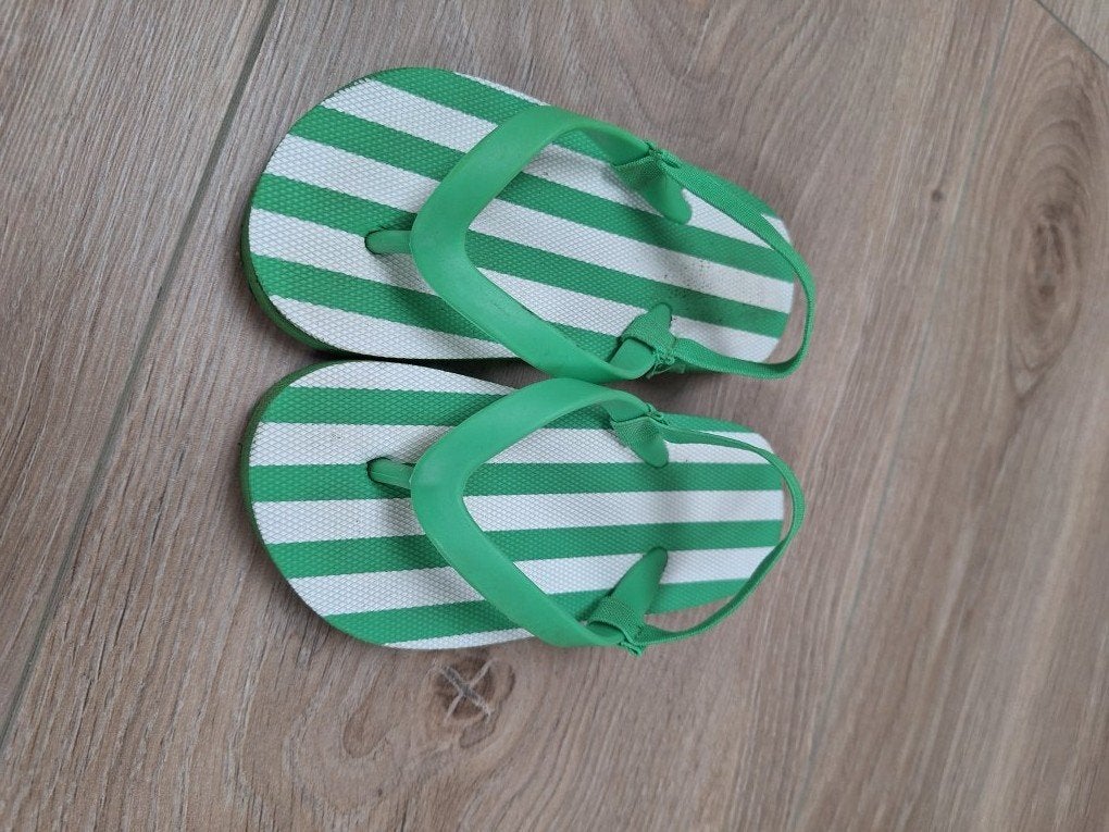 Groene kind slippers HEMA - maat 23/34, Gebruikt, Jongen of Meisje, Schoenen, Ophalen of Verzenden