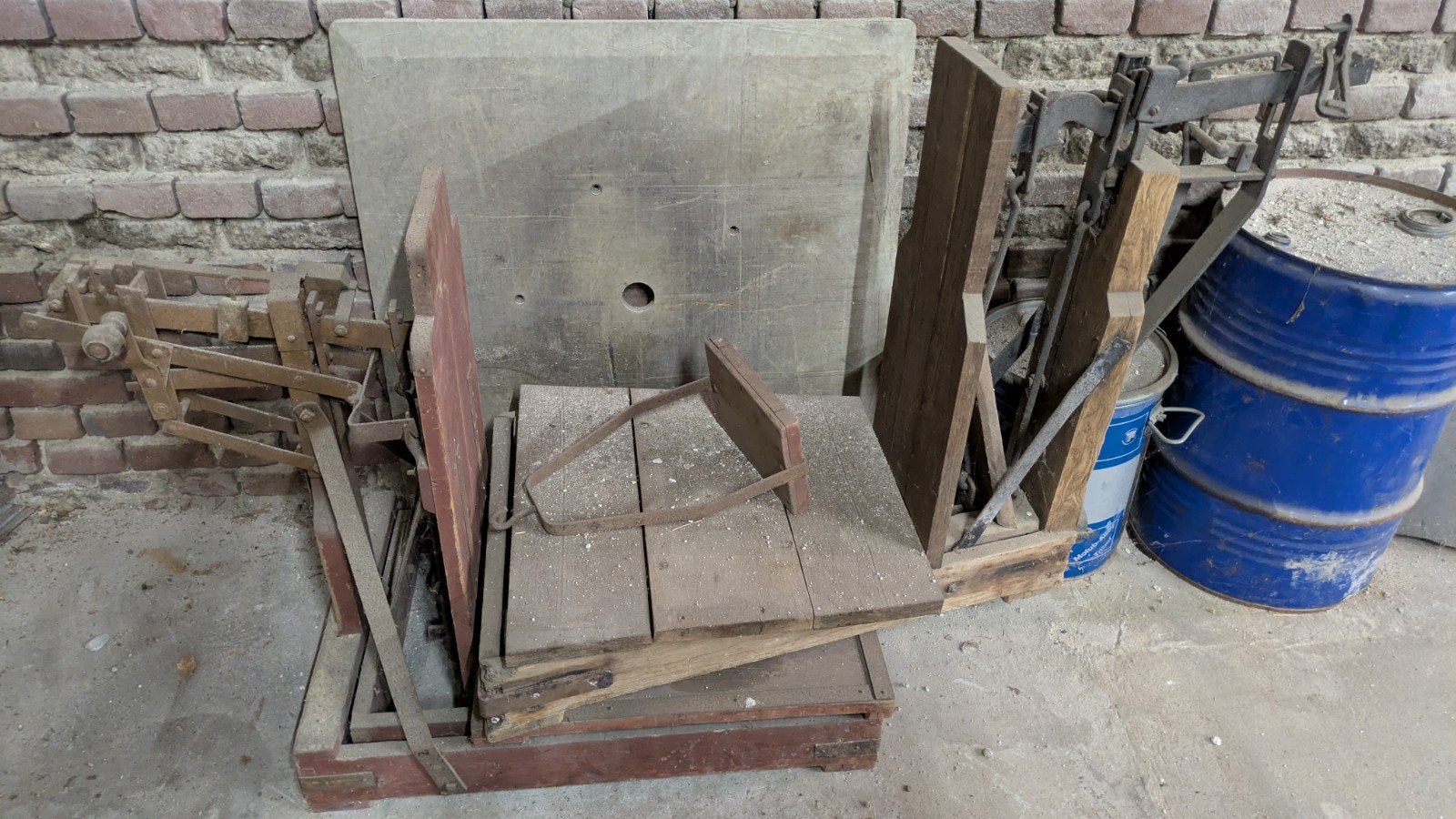 twee maal Bascule weegschaal, Ophalen