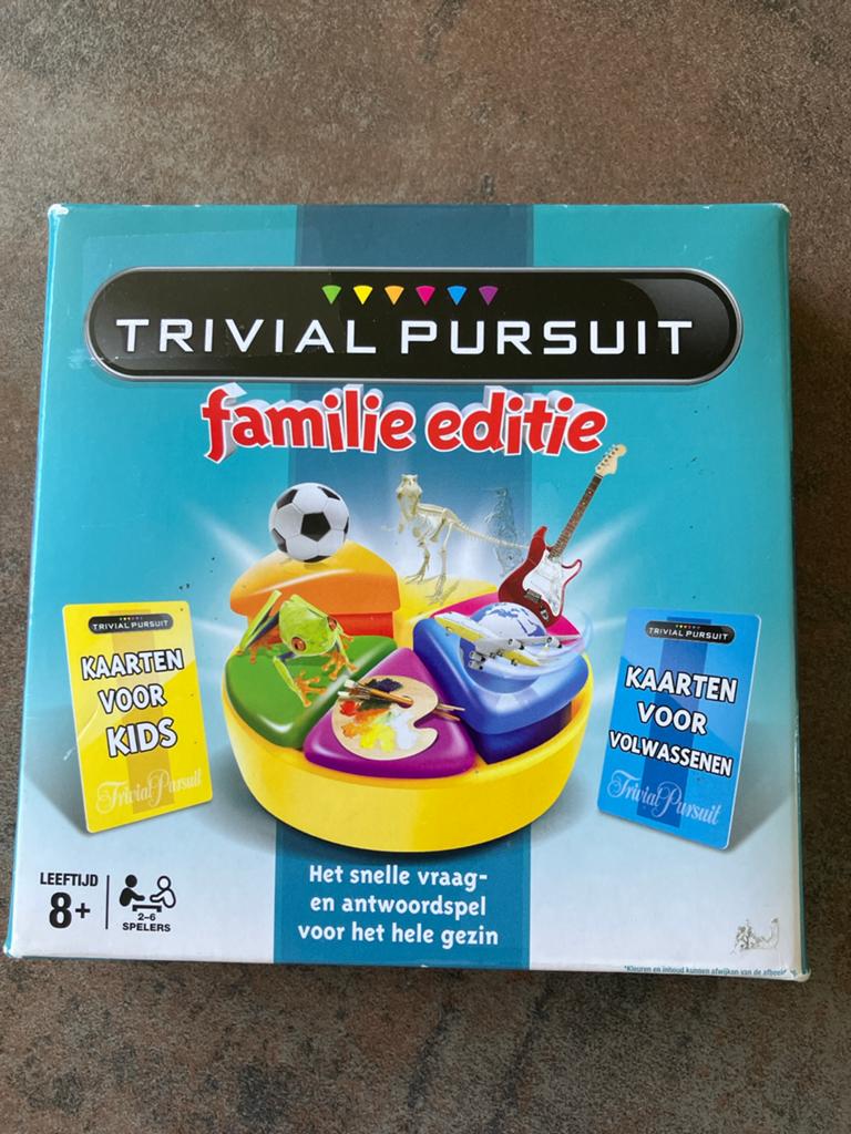 Trivial Pursuit Familie Editie - Compleet Gezelschapsspel, Drie of vier spelers, Ophalen of Verzenden, Zo goed als nieuw