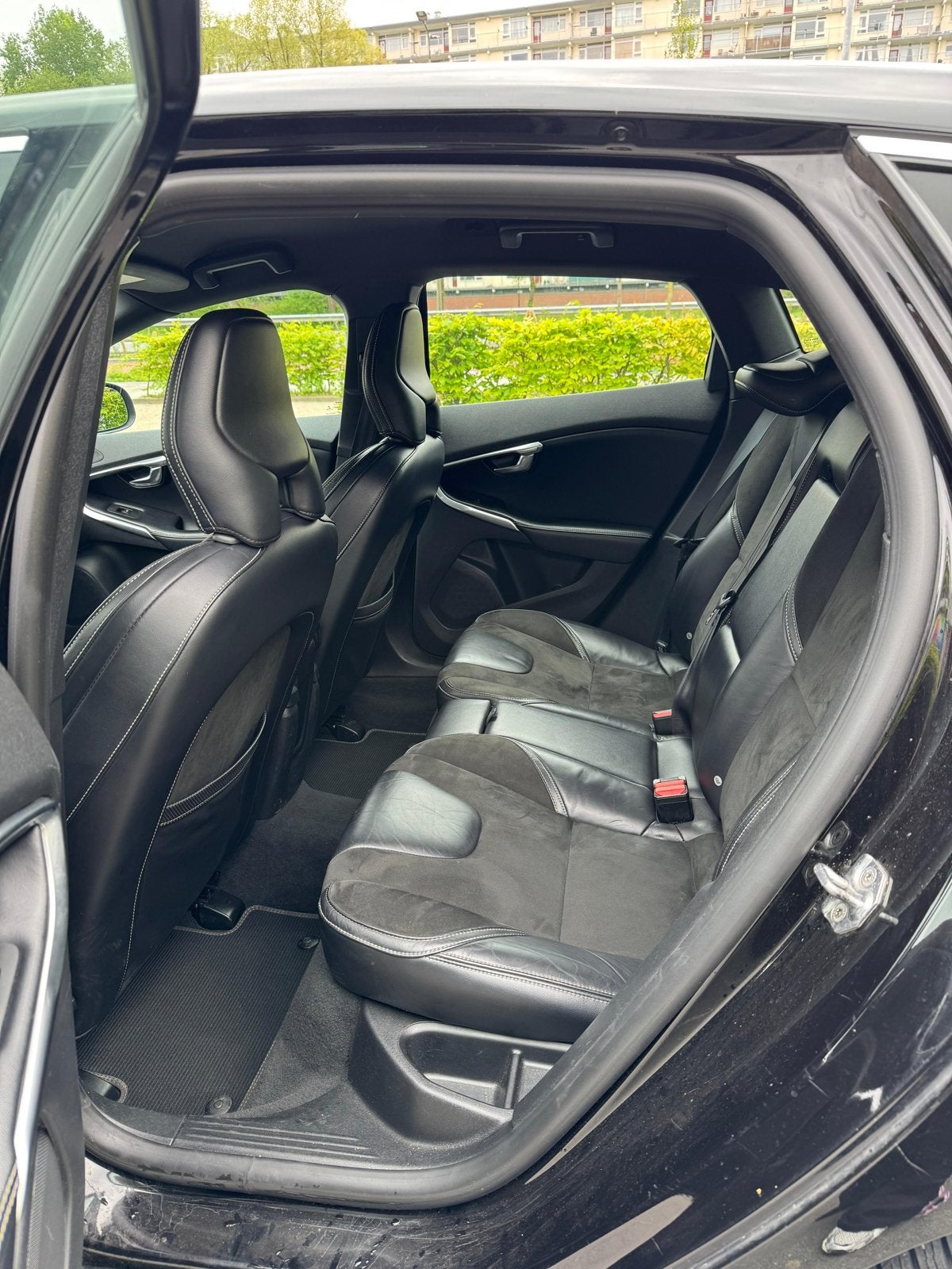 Volvo V40 D2 R-Design 2016 Zwart, Zwart, Diesel, 26 km/l, Particulier