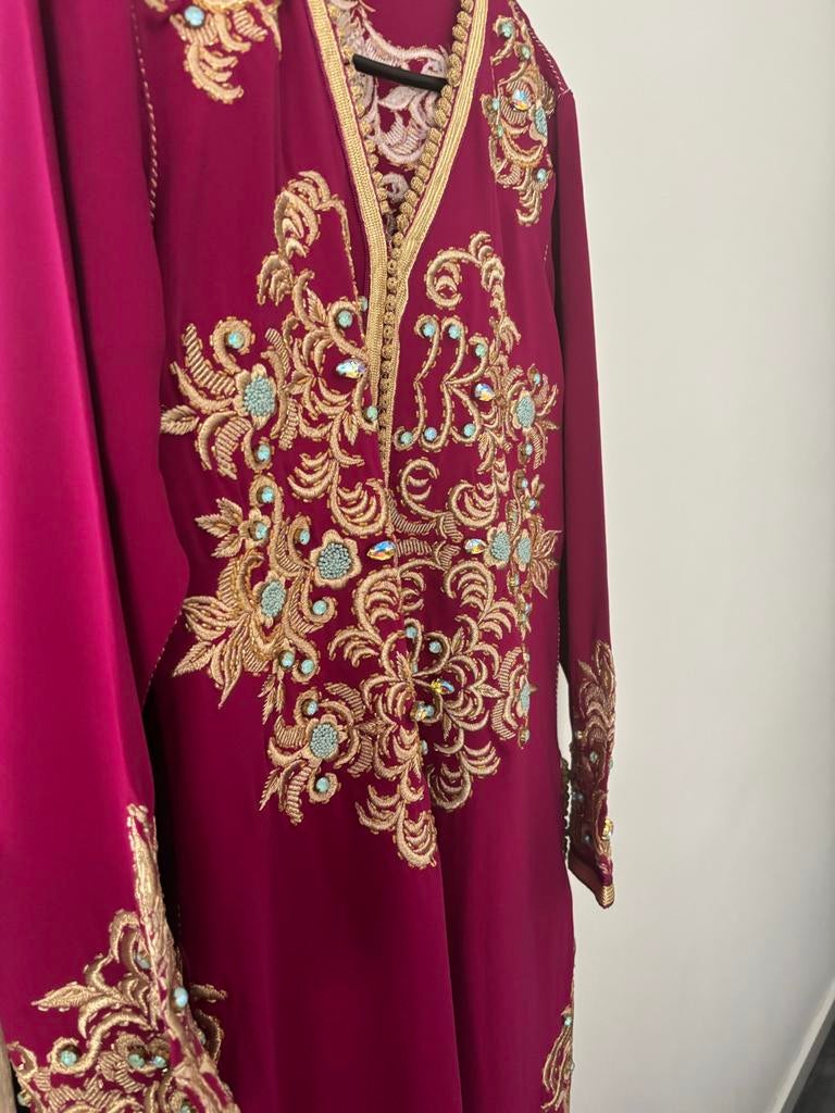 Prachtige meisjes Kaftan met Gouden Borduurwerk en Strass, Maat 38/40 (M), Paars, Ophalen of Verzenden, Zo goed als nieuw