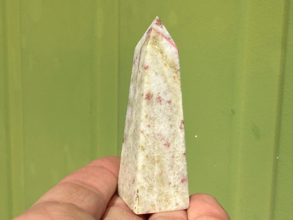 Cinnaber in kwarts obelisk mineralen, Nieuw, Www.riesmineralen.nl, Ries Mineralen, Info@riesmineralen.nl