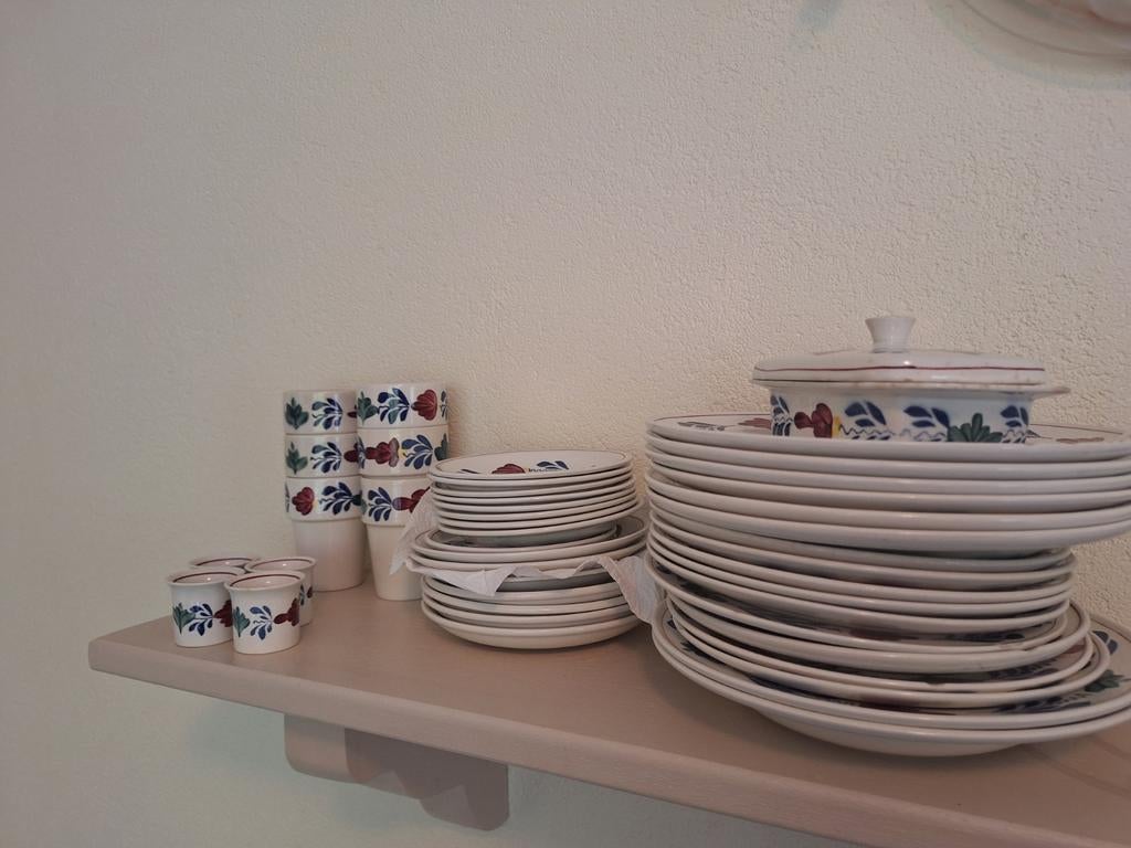 Restpartij Boerenbont servies - Borden, bekers en botervloot, Ophalen of Verzenden, Gebruikt, Aardewerk, Compleet servies
