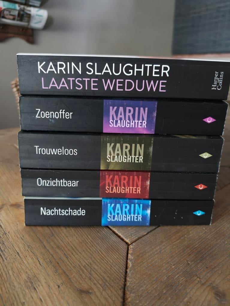 30 thrillers voor een hele zomer lang, Boeken, Ophalen, Zo goed als nieuw