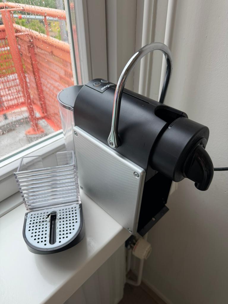Nespresso Pixie (Magimix M112) in zilver/aluminium, Ophalen of Verzenden, Zo goed als nieuw, Koffiemachine