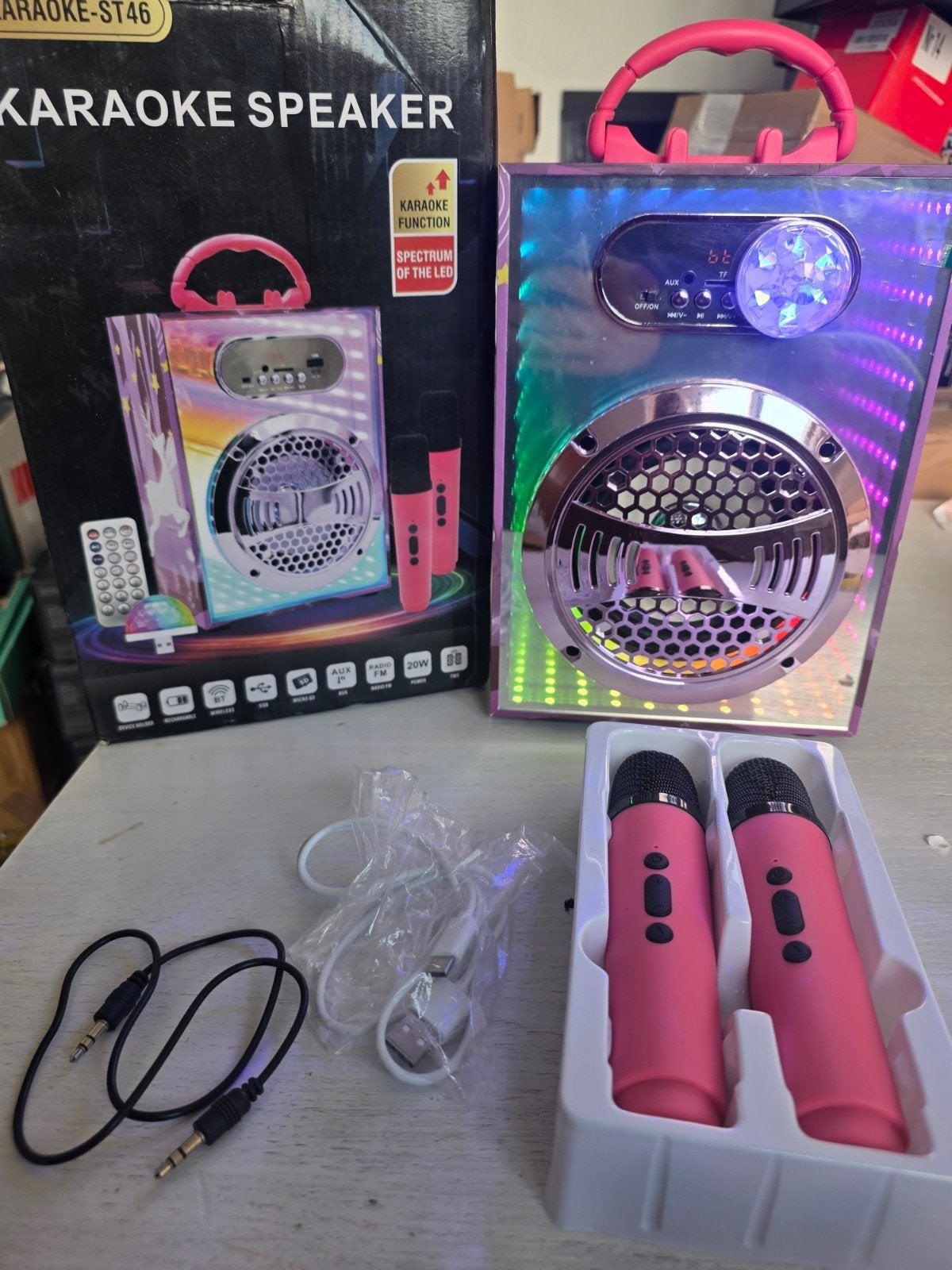 bluetooth karaoke speaker met LED-lichteffecten, Ophalen of Verzenden, Zo goed als nieuw, Complete set