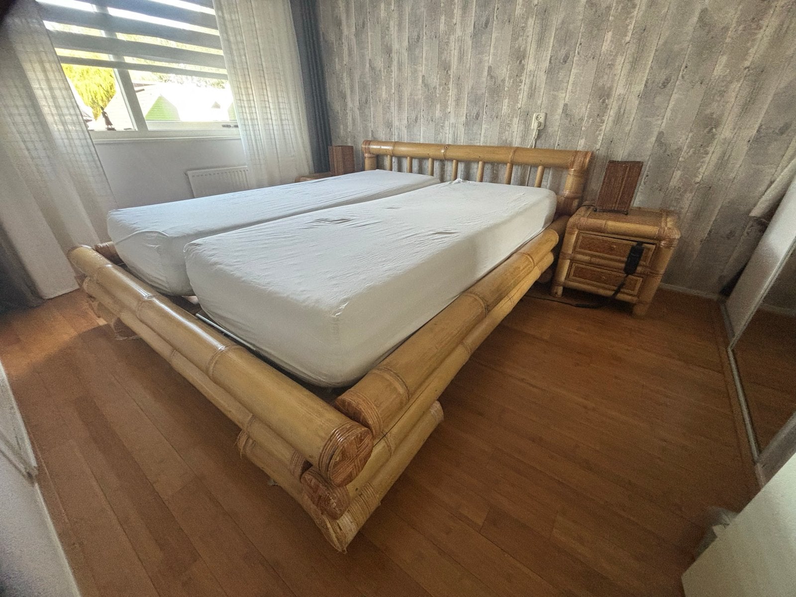 Bamboe bed ombouw met elektrische verstelbare latten bodems, Huis en Inrichting, Slaapkamer | Bedden, Ophalen, Overige materialen