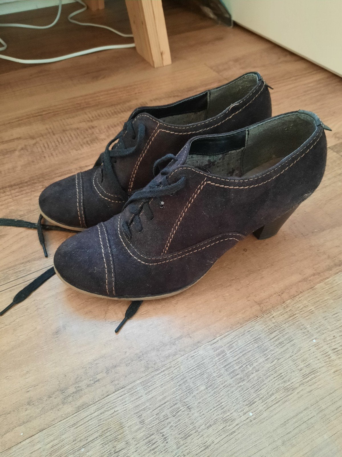 zwarte suede veterschoen mt 39, Zwart, Tric, Ophalen of Verzenden, Zo goed als nieuw
