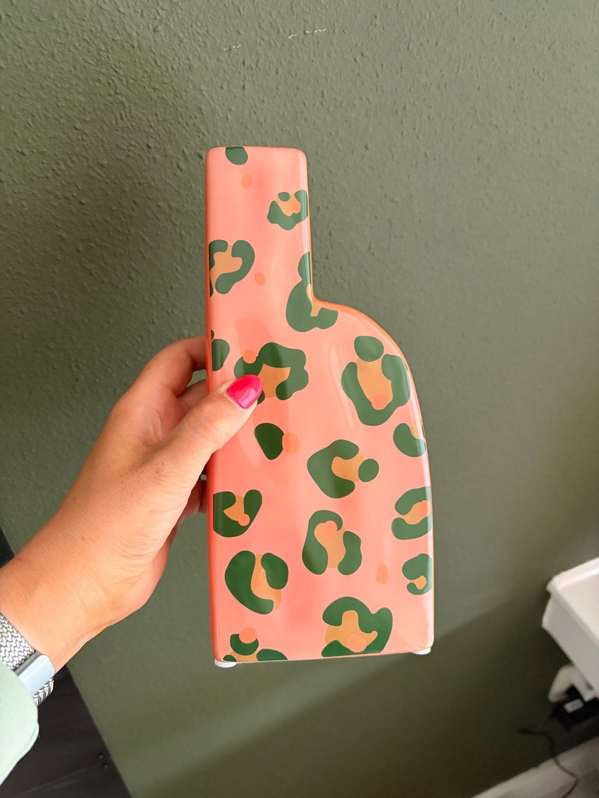 Leuke vaas met dierenprint, Huis en Inrichting, Woonaccessoires | Vazen, Ophalen, Gebruikt, Steen/keramiek, Meerkleurig