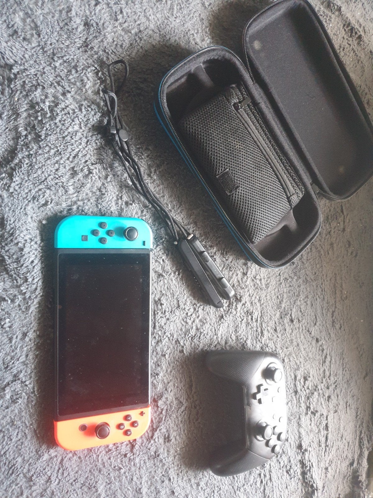Nintendo Switch met Pro Controller, Spelcomputers en Games, Spelcomputers | Nintendo Switch, Ophalen