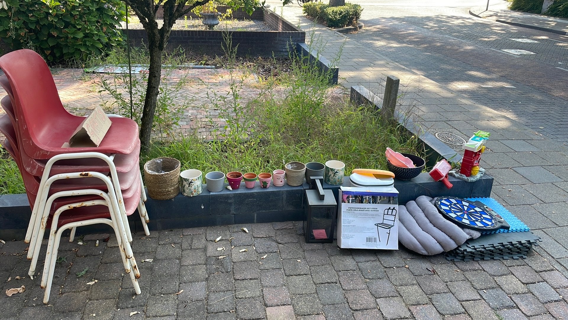 Gratis af te halen: Diverse spullen (speelgoed, stoelen, etc, Ophalen, Gebruikt