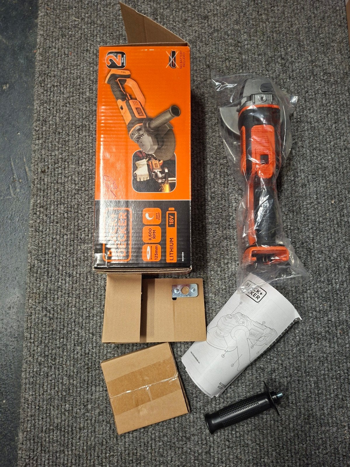 Black+Decker Haakse Slijpmachine 18V - Nieuw in doos, Ophalen of Verzenden, Nieuw, Minder dan 700 watt, Haakse handslijpmachine