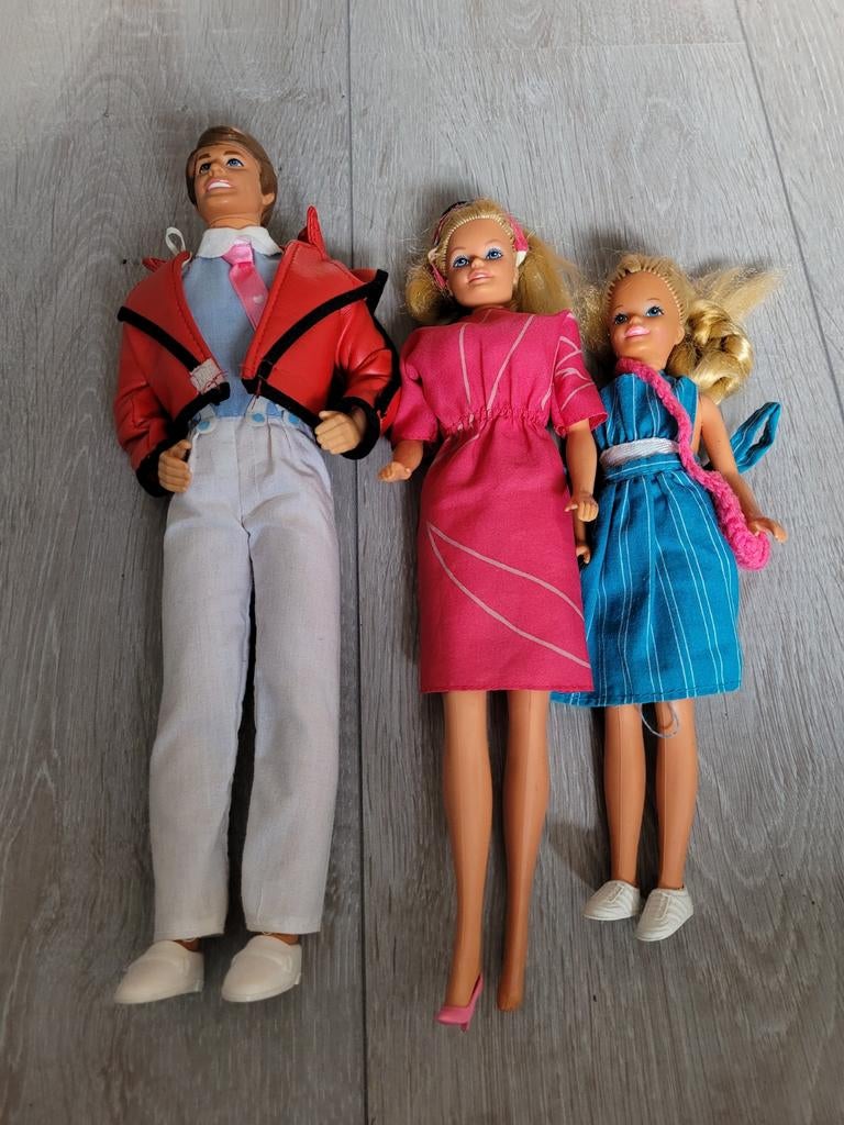 Vintage Barbie en Ken poppen met kleding, Ophalen of Verzenden, Gebruikt, Barbie