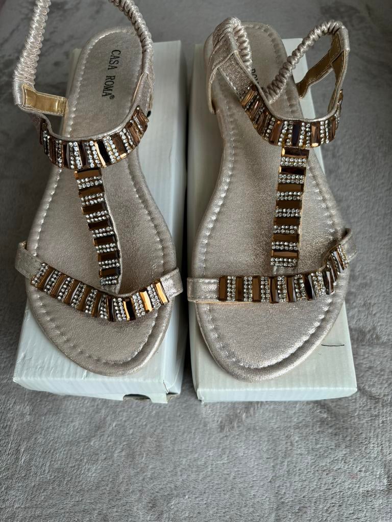 Gouden slippers met steentjes maar 41, Ophalen of Verzenden, Zo goed als nieuw, Overige kleuren