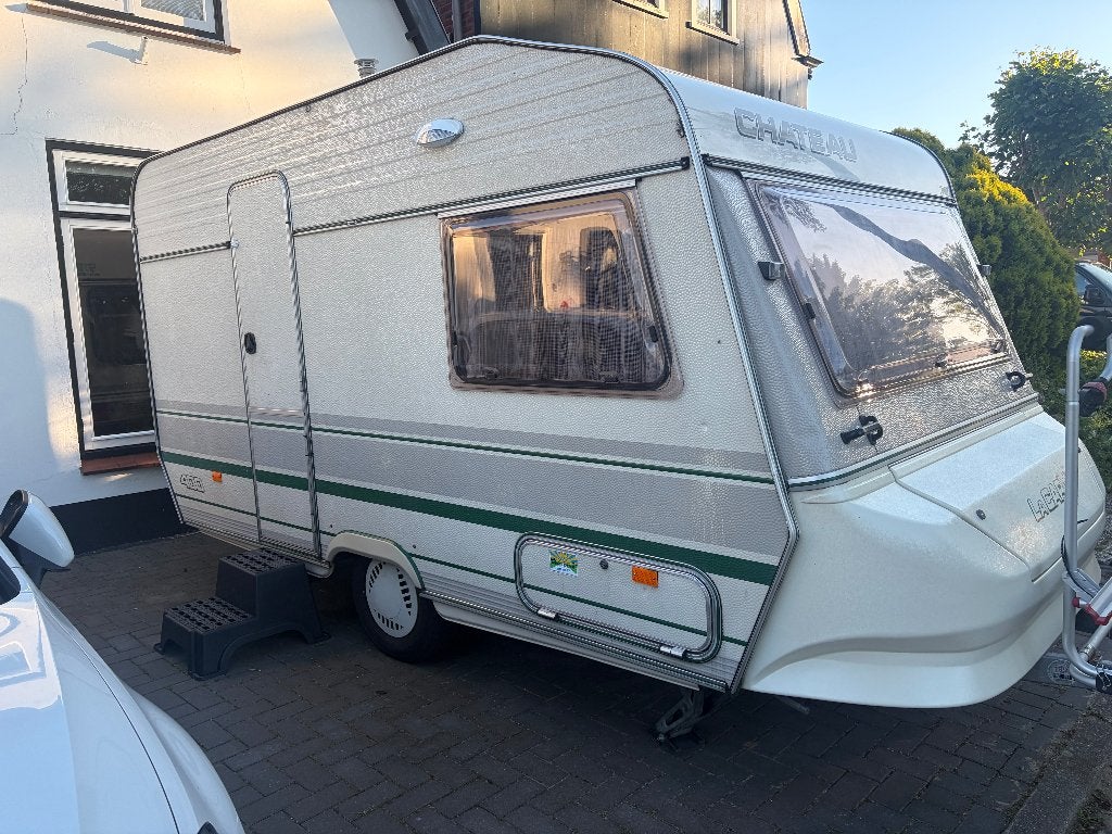 Château 380 Caravan(1994) Zeer nette staat voor de leeftijd, Serviceluik, Stapelbed, Particulier, 500 - 750 kg