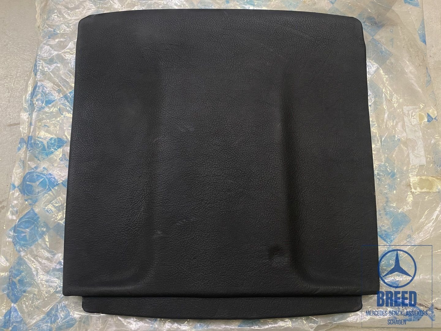 NOS bekleding achterzijde stoel leder Mercedes-Benz W201, -, Nieuw, Ophalen of Verzenden, -
