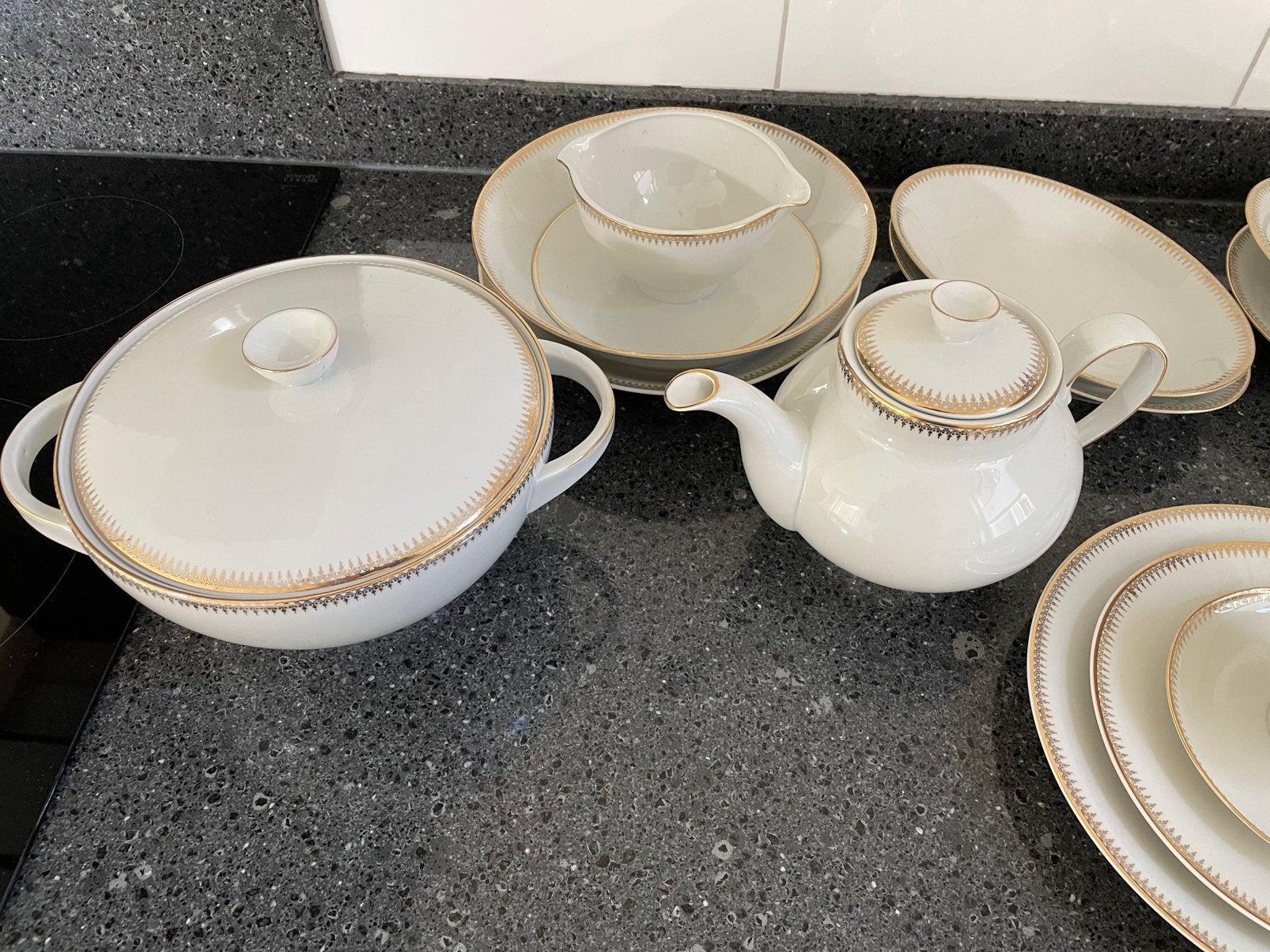 Te koop compleet servies uit jaren '40., Ophalen, Zo goed als nieuw, Overige stijlen, Porselein