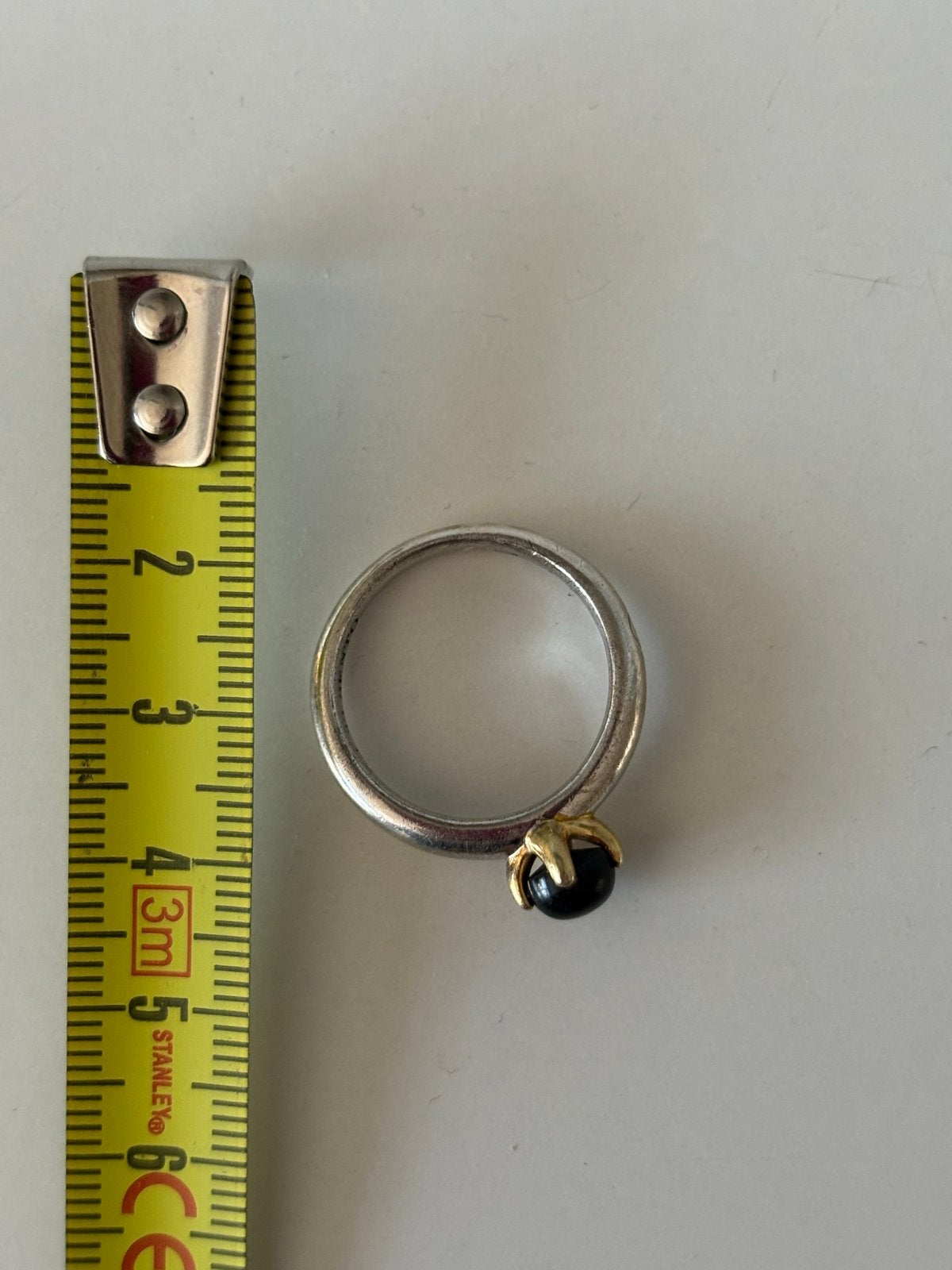 Zilveren ring met zwarte edelsteen, Gebruikt, Ophalen of Verzenden, 17 tot 18, Met edelsteen