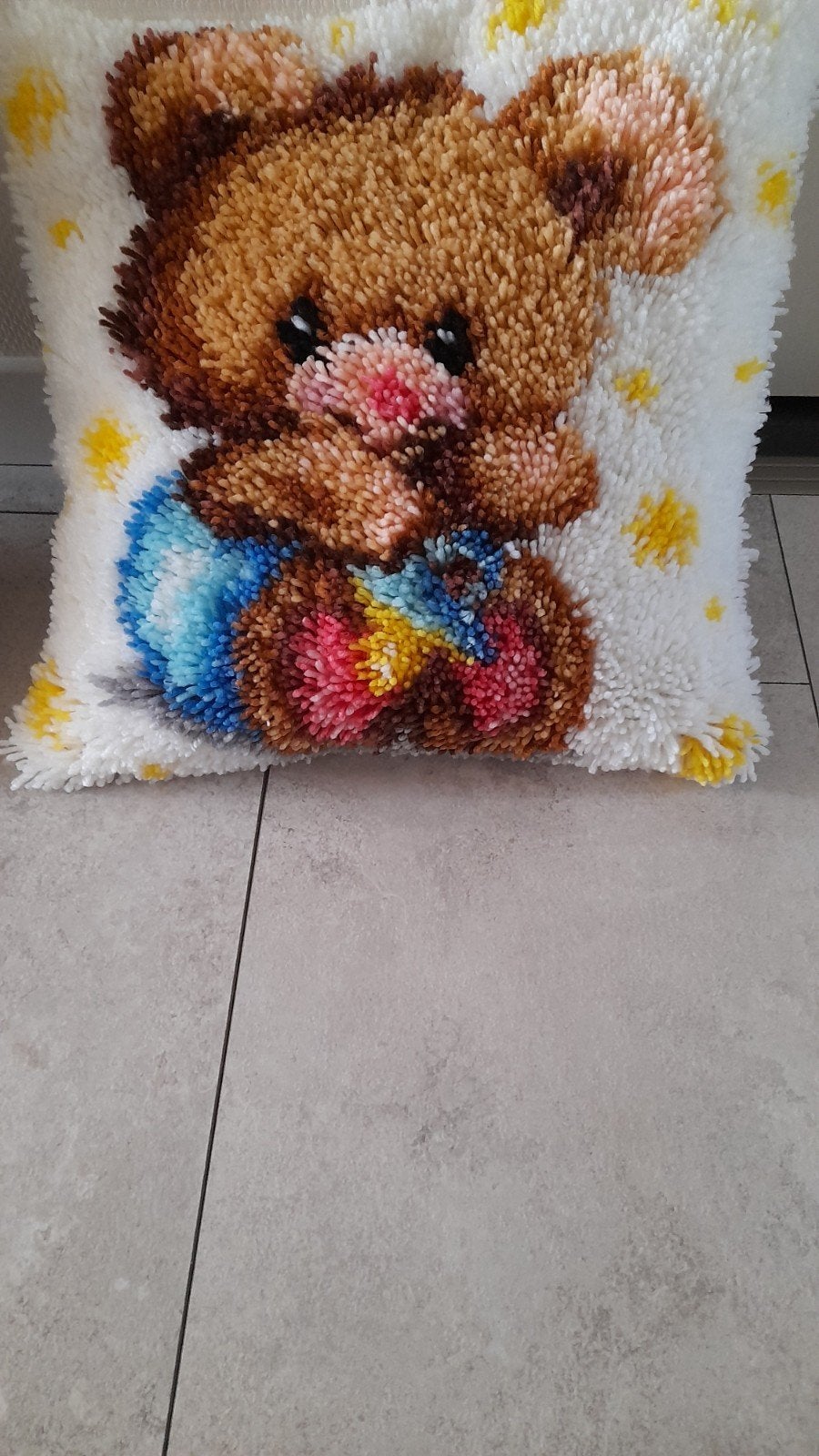 2  nieuwe leuke kussens. handgeknoopt, Jongetje of Meisje, Wit, Nieuw, Ophalen of Verzenden