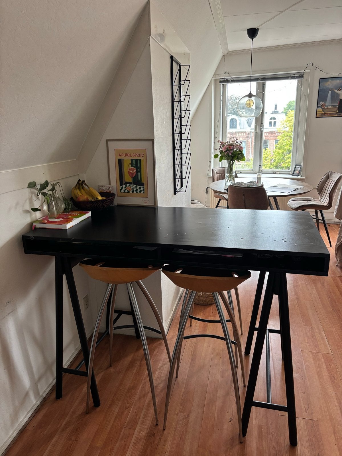 Bar / hoge tafel inclusief 3 barkrukken, Gebruikt, Met voetsteun, Ophalen of Verzenden, 90 cm of meer