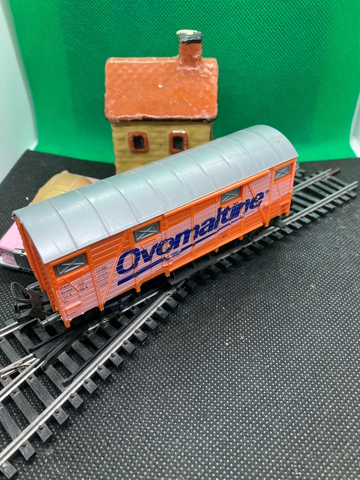 Lima H0 gesloten koelwagon 'Ovomaltine', Hobby en Vrije tijd, Gelijkstroom, Wagon, Ophalen of Verzenden, Zo goed als nieuw