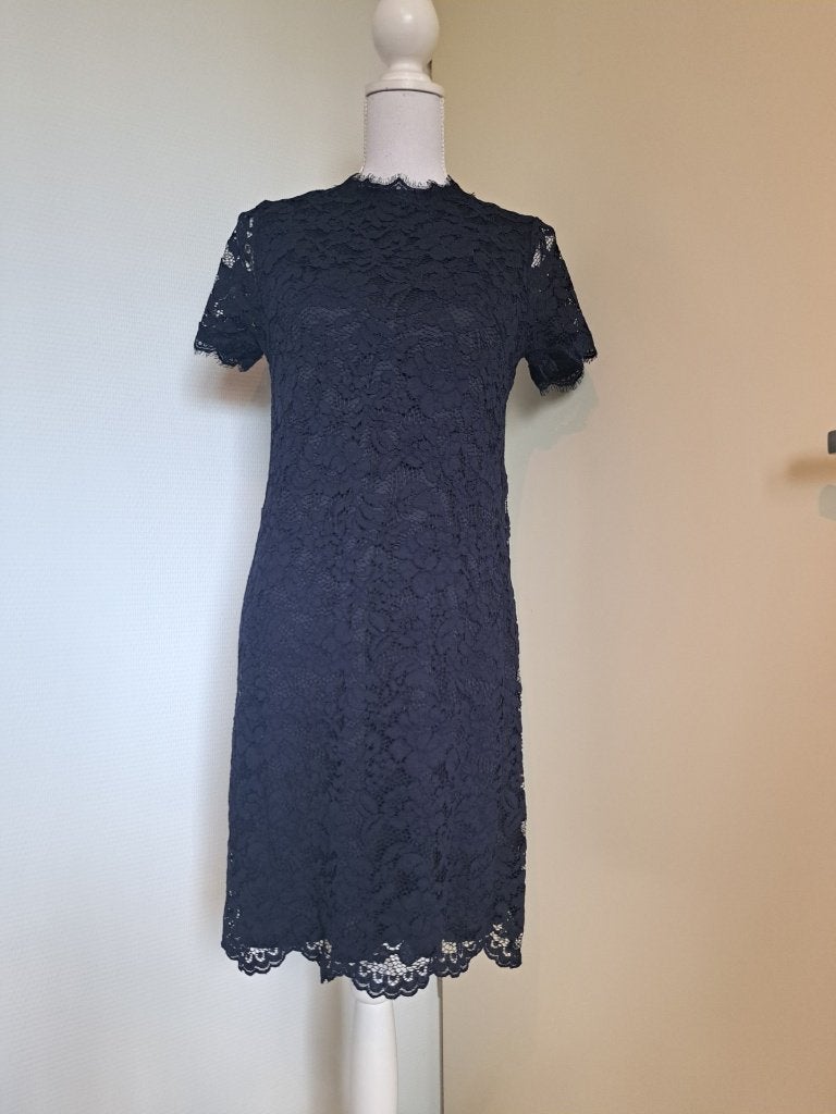 Blauw bloem kant jurk Adiva, Kleding | Dames, Jurken, Maat 38/40 (M), Blauw, Nieuw, Ophalen of Verzenden