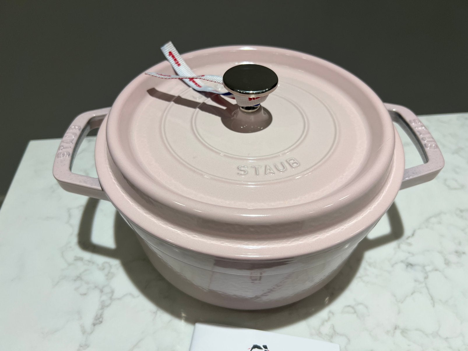 Nieuwe Staub La Cocotte 24 cm Sorbet Pink in de doos, Nieuw, Ophalen of Verzenden, Staub, Zwilling