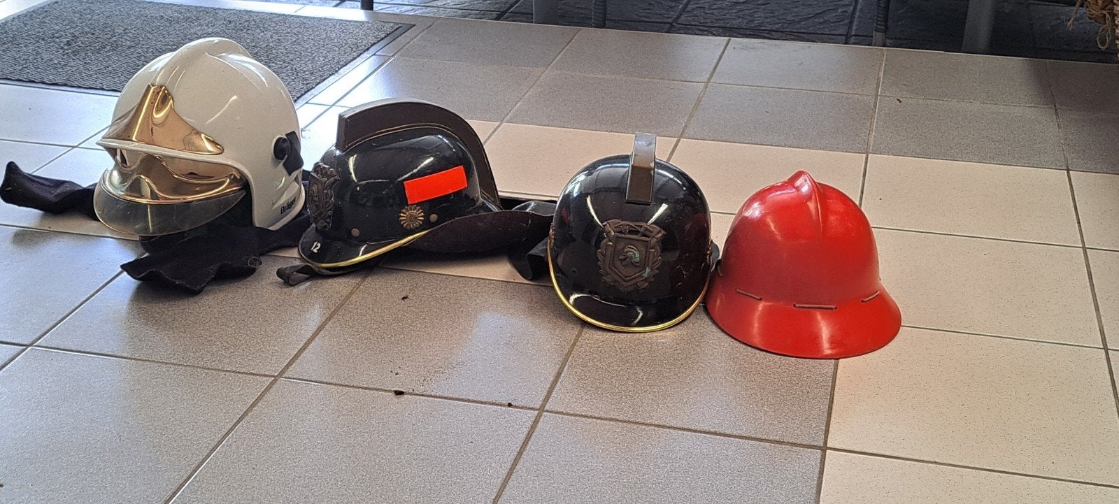 Collectie brandweerhelmen: Dräger, Pools v.oorlogs/zwarte ja, Ophalen of Verzenden, Overige soorten, Overige gebieden, Helm of Baret