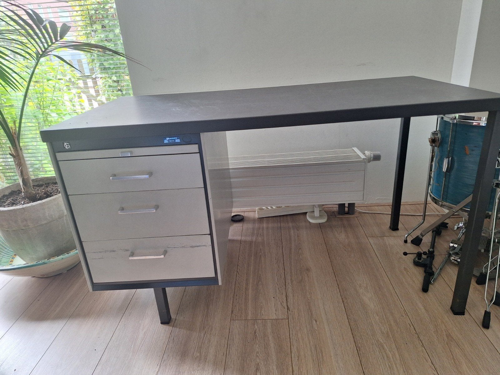 bureautje laag Gispen H68 x Br120 x D60, Ophalen