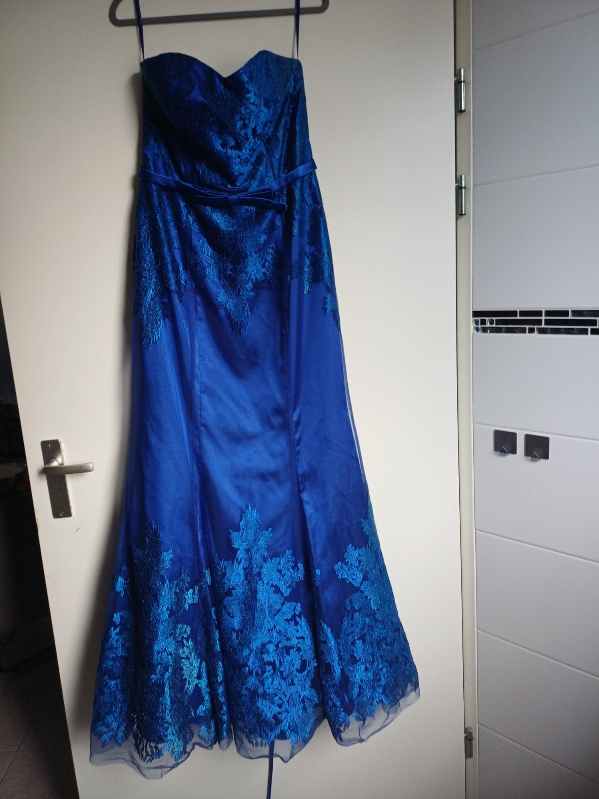 Elegante blauwe avondjurk met kant, maat 38, Kleding | Dames, Jurken, Maat 38/40 (M), Blauw, Ophalen of Verzenden, Juju & Christine
