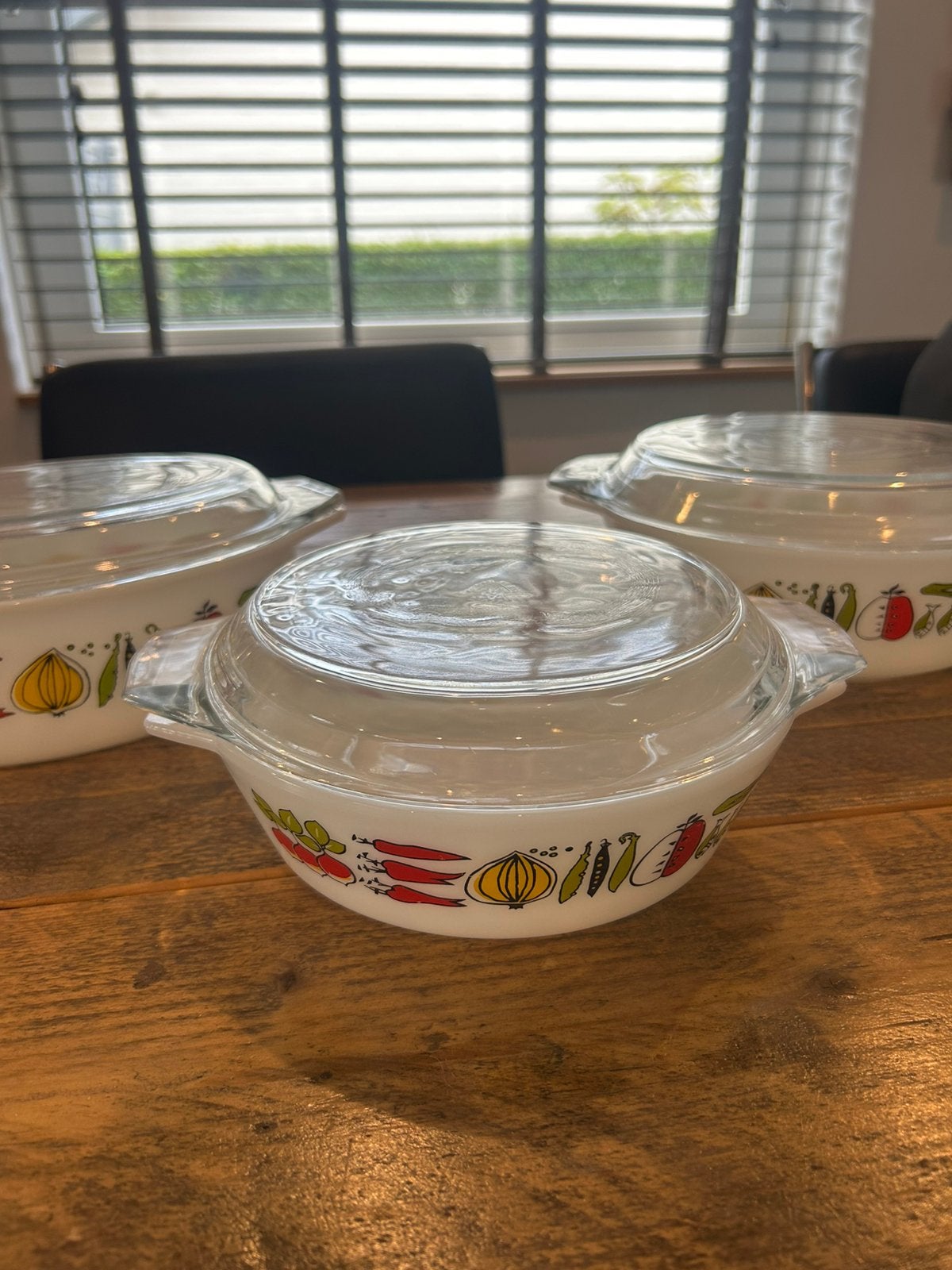 Vintage JAJ Pyrex – set van 3 ovenschalen met glazen deksels, Vintage, Ophalen of Verzenden, Glas, Schaal of Schalen