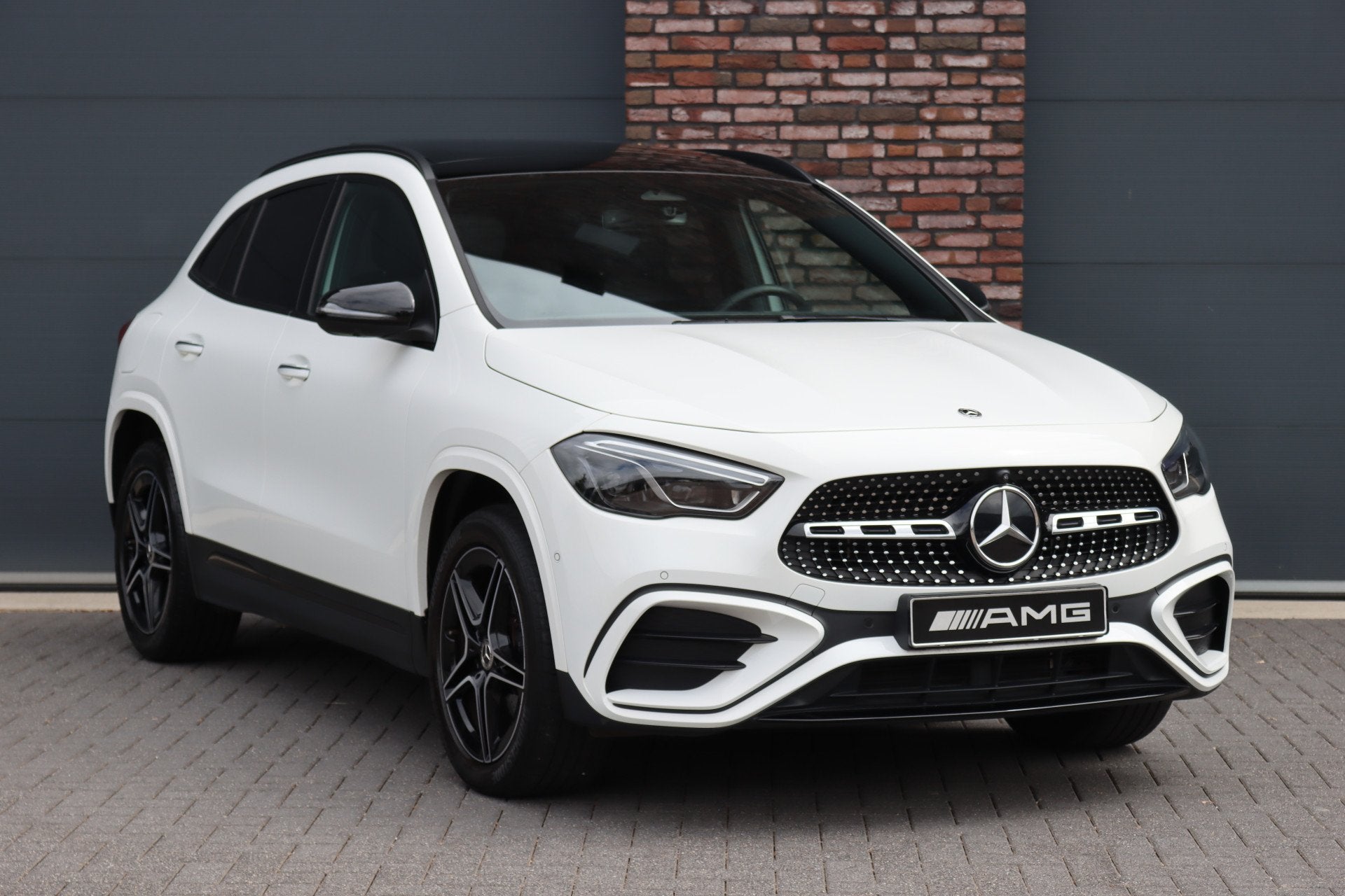 Mercedes-Benz GLA 250 e Star Edition AMG Line | Premium+ | M, Auto's, Dealer onderhouden, Gebruikt, Wit, Bedrijf