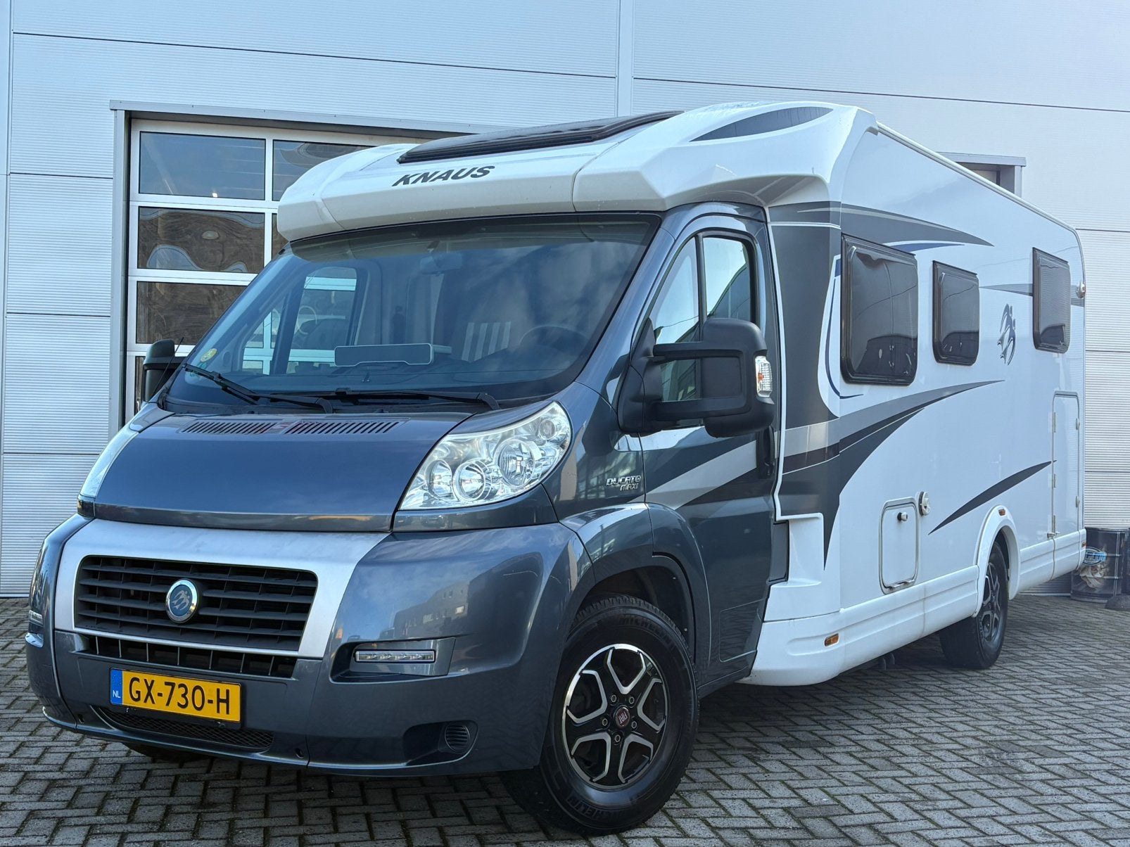 Knaus Sky TI 700 MEG | 150 PK | compleet | Goed onderhouden, Standaard zit, ESP-stabiliteitscontrole, Fiat, 7 tot 8 meter