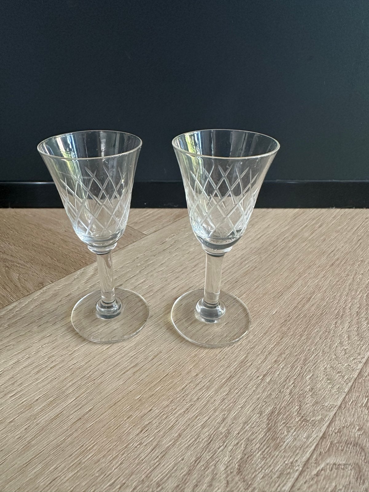 Set van 2 likeur glaasjes met geslepen patroon, Ophalen of Verzenden